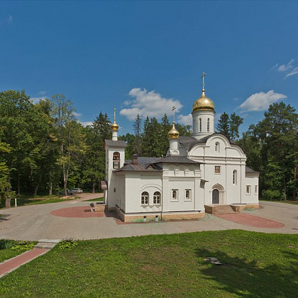   Храм Cвятых Новомучеников и Исповедников Российских в Коммунарке. 