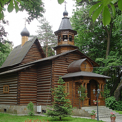   Храм Успения Пресвятой Богородицы в Петрово-Дальнем. 