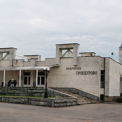 Входная группа Троекуровское кладбище (некрополь Троекурово). 