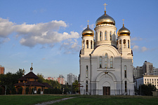 Входная группа Храмовый комплекс Всех святых в земле Российской просиявших в Черемушках. Москва, Новочеремушкинская,  58а, корпус  2