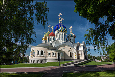 Входная группа Храм Спаса Преображения Господня в Переделкино. Москва, 7-я Лазенки,  42