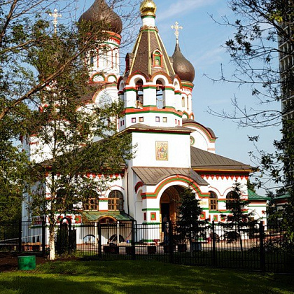  Храм Живоначальной Троицы в Старых Черемушках. 