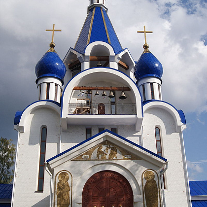 Входная группа Богородицерождественский храм в Костино. 