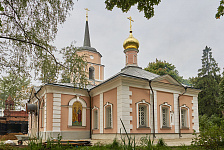 Входная группа Храм Покрова Пресвятой Богородицы в Покровском-Стрешневе. Москва, Волоколамское шоссе,  52, корпус  1