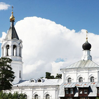 Входная группа Храм Рождества Христова в Митино. 