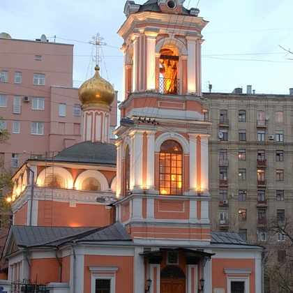Входная группа Храм Воскресения Словущего на Успенском Вражке. 