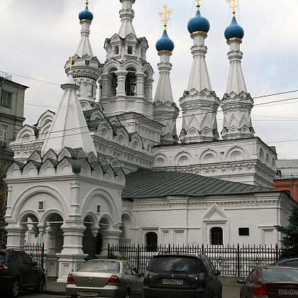 Входная группа Храм Рождества Пресвятой Богородицы в Путинках. 